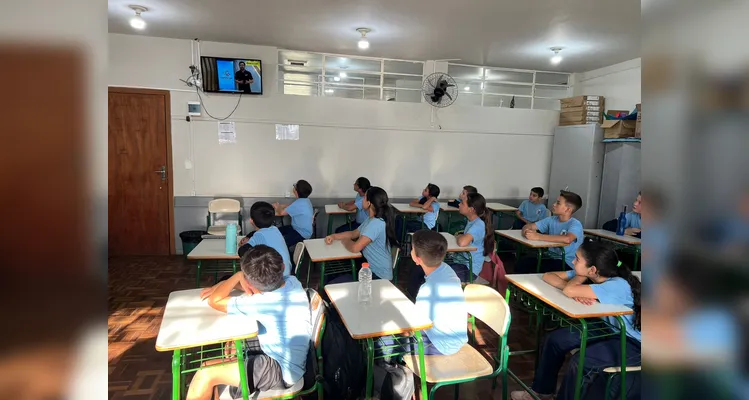 A proposta contou com variadas atividades, como fotos retratando o meio ambiente em suas casas, a criação de crônicas e a realização de uma entrevista sobre um projeto local. Além do auxílio dos conteúdos do projeto Vamos Ler.