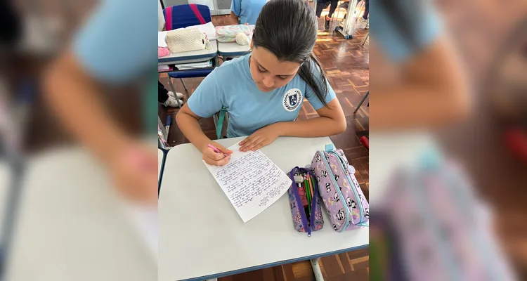 A proposta contou com variadas atividades, como fotos retratando o meio ambiente em suas casas, a criação de crônicas e a realização de uma entrevista sobre um projeto local.