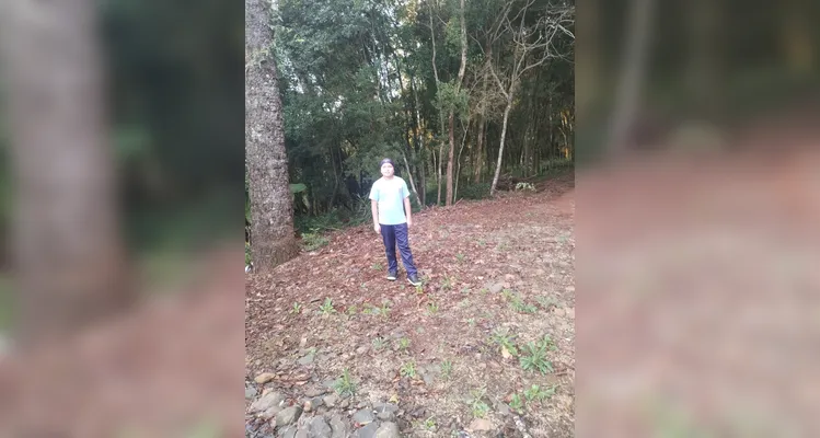 A proposta contou com variadas atividades, como fotos retratando o meio ambiente em suas casas, a criação de crônicas e a realização de uma entrevista sobre um projeto local.
