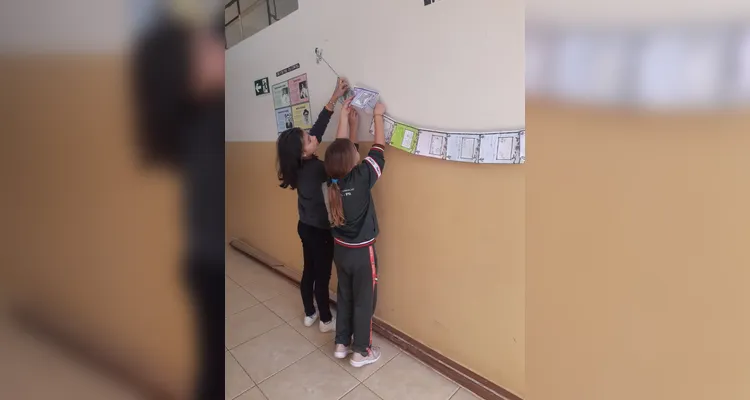 Exposição contribuiu para que educandos levassem suas produções aos colegas de outras classes.
