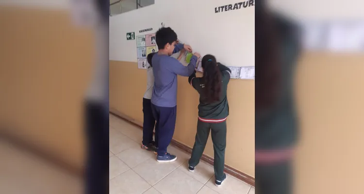 Exposição contribuiu para que educandos levassem suas produções aos colegas de outras classes.