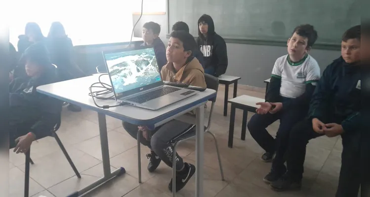Confira os registros da proposta em sala de aula e durante a saída a campo.