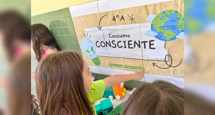 A turma de engajou de forma prática na aplicação dos conteúdos estudados, com a confecção de brinquedos com materiais recicláveis.