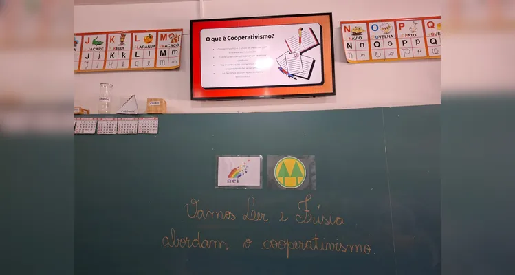 A videoaula do projeto sobre os princípios do cooperativismo foi parte do conteúdo estudado pela classe.