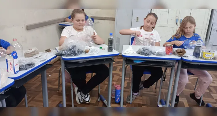 Veja alguns registros dos alunos desenvolvendo as ações em sala de aula.