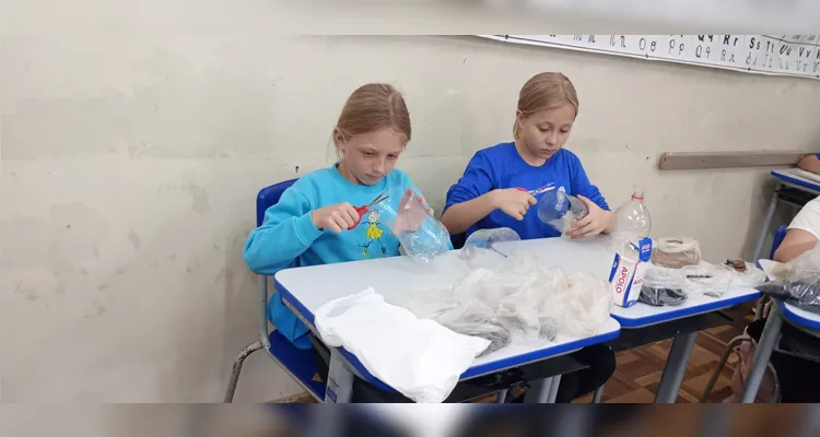 Veja alguns registros dos alunos desenvolvendo as ações em sala de aula.