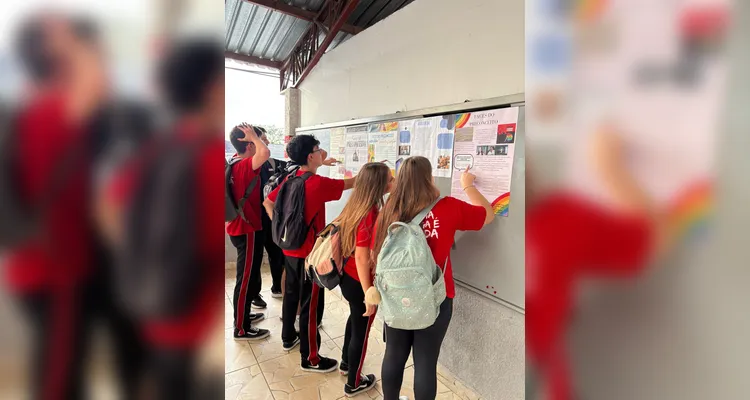 Ao final da proposta, os estudantes confeccionaram cartazes com base nas entrevistas realizadas.