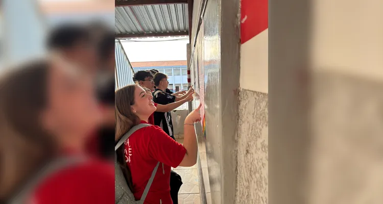 Ao final da proposta, os estudantes confeccionaram cartazes com base nas entrevistas realizadas.