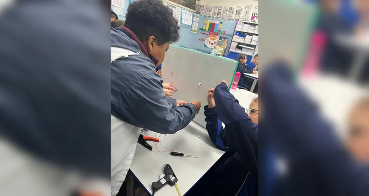 Para ver os conceitos estudados na prática, os alunos confeccionaram maquetes.