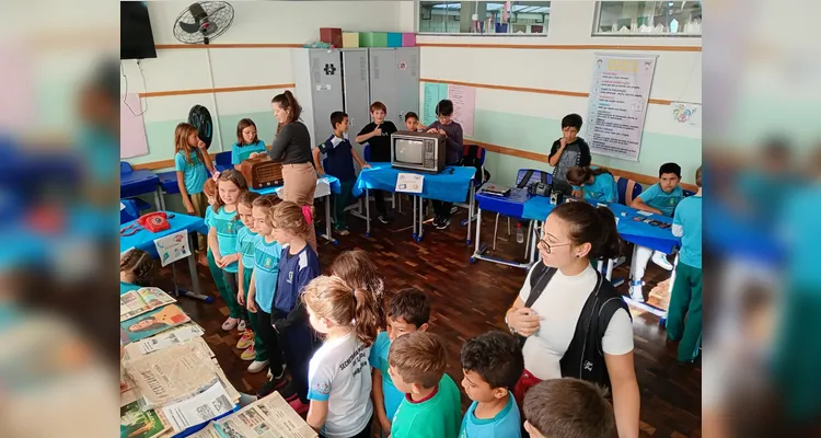 Veja a série de registros e os materiais expostos durante a feira dos estudantes.