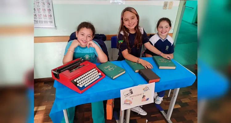 Veja a série de registros e os materiais expostos durante a feira dos estudantes.
