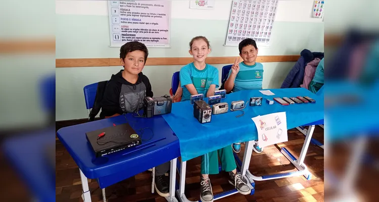 Veja a série de registros e os materiais expostos durante a feira dos estudantes.