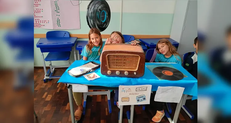 Veja a série de registros e os materiais expostos durante a feira dos estudantes.