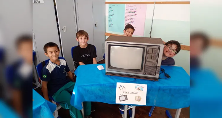 Veja a série de registros e os materiais expostos durante a feira dos estudantes.