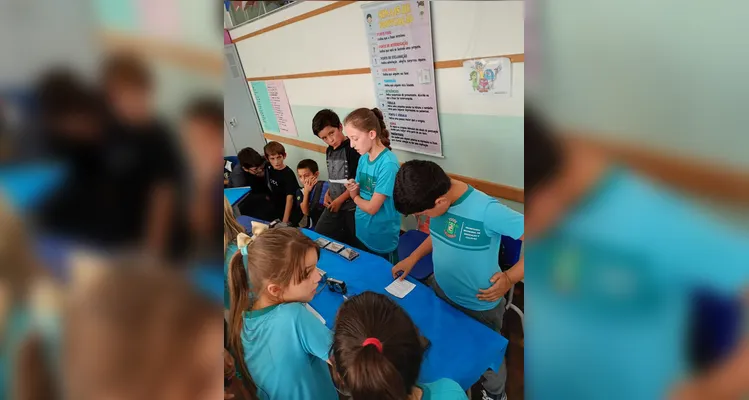 Veja a série de registros e os materiais expostos durante a feira dos estudantes.