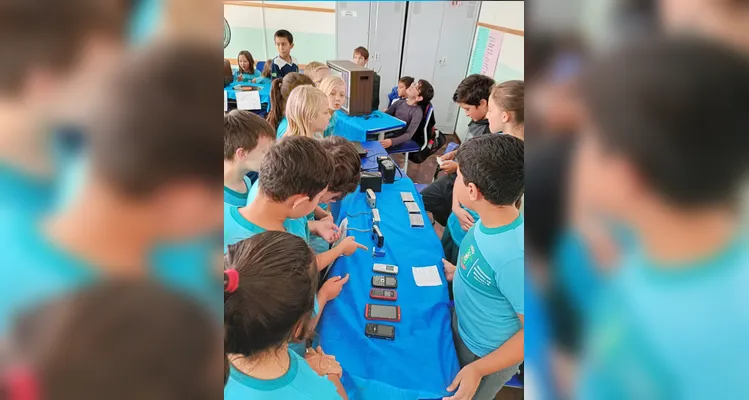 Veja a série de registros e os materiais expostos durante a feira dos estudantes.
