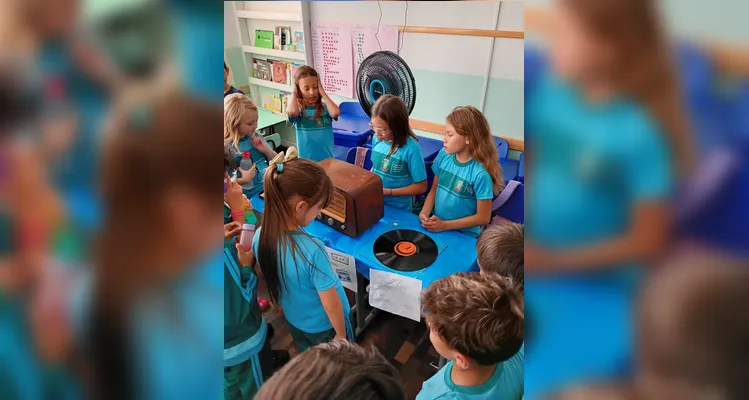 Veja a série de registros e os materiais expostos durante a feira dos estudantes.