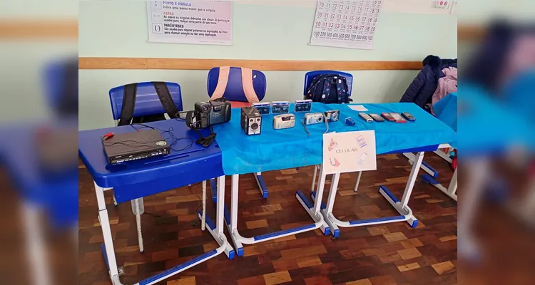 Veja a série de registros e os materiais expostos durante a feira dos estudantes.
