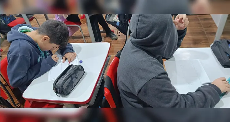 Uma das atividades desafiou os estudantes a ilustrarem atitudes de conscientização sobre os cuidados com a água.