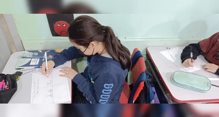 Uma das atividades desafiou os estudantes a ilustrarem atitudes de conscientização sobre os cuidados com a água.