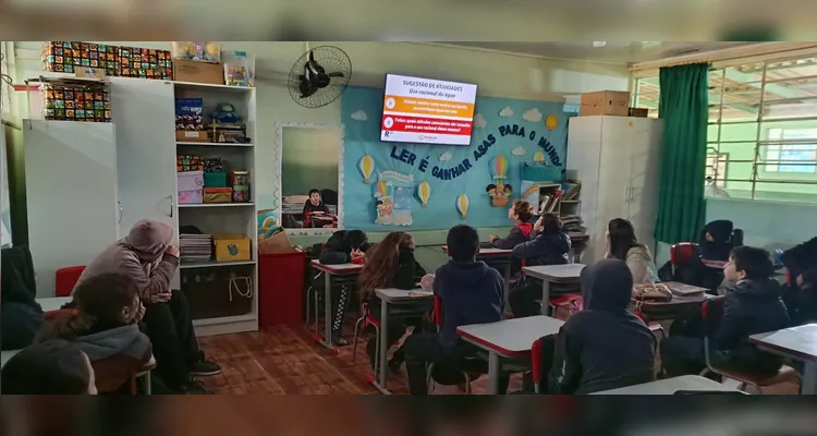 A turma contou com a produção do Vamos Ler sobre o tema para se aprofundar no assunto.