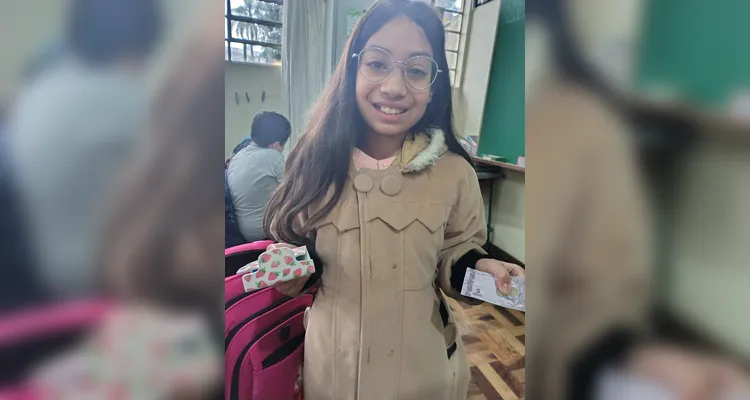 Em sala, a turma criou seu próprio sistema monetário. A ideia tem ajudado os alunos a seguirem acordos e se empenharem em atividades.