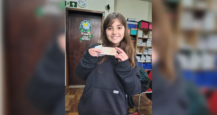 Em sala, a turma criou seu próprio sistema monetário. A ideia tem ajudado os alunos a seguirem acordos e se empenharem em atividades.
