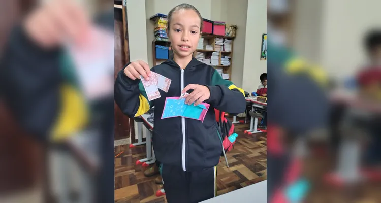 Em sala, a turma criou seu próprio sistema monetário. A ideia tem ajudado os alunos a seguirem acordos e se empenharem em atividades.