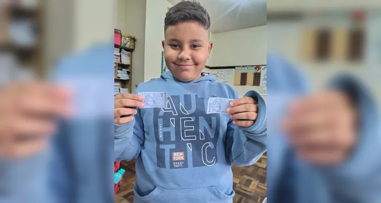 Em sala, a turma criou seu próprio sistema monetário. A ideia tem ajudado os alunos a seguirem acordos e se empenharem em atividades.