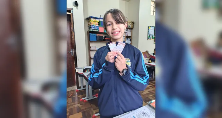Em sala, a turma criou seu próprio sistema monetário. A ideia tem ajudado os alunos a seguirem acordos e se empenharem em atividades.