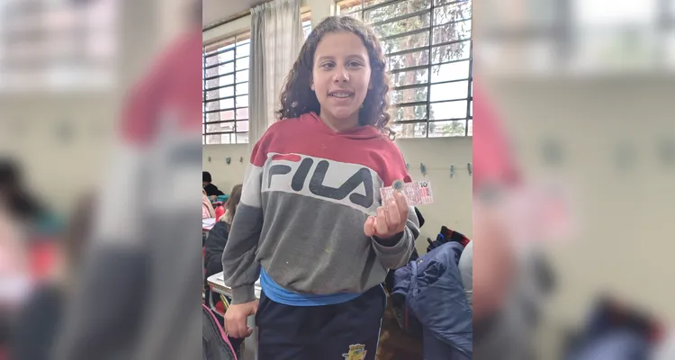 Em sala, a turma criou seu próprio sistema monetário. A ideia tem ajudado os alunos a seguirem acordos e se empenharem em atividades.