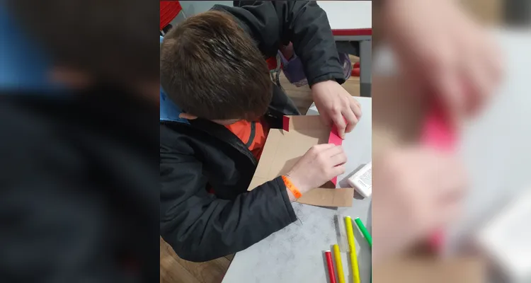 O resultado do trabalho dos alunos foram diversos jogos e brinquedos, que posteriormente foram entregues a colegas da escola.