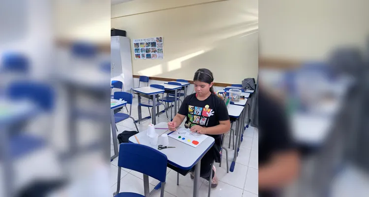 Os alunos realizaram a confecção de cataventos e realizaram um trabalho com obras inspiradas em uma produção do artista Ivan Cruz.