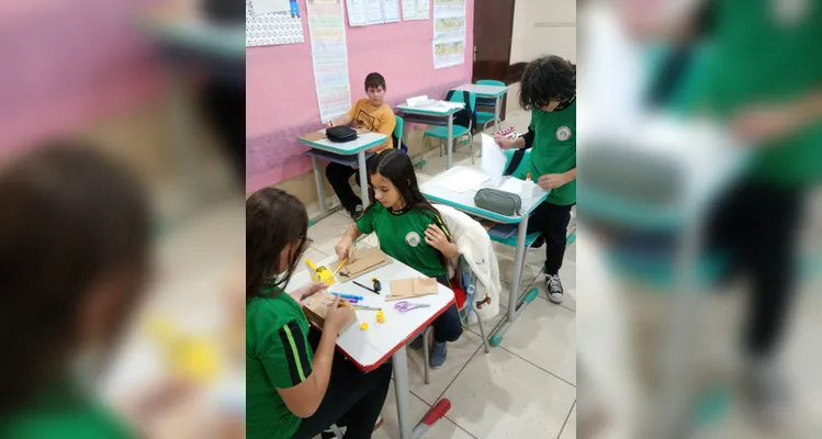 Veja os registros em fotos do amplo trabalho em sala de aula.