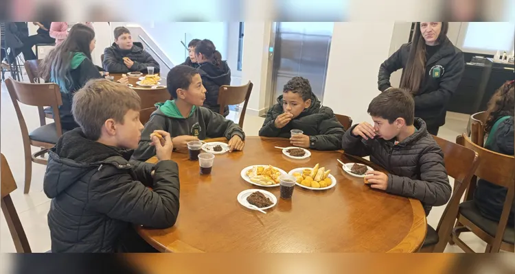 A visita à sede do Grupo aRede coroou todo o esforço e trabalho dos alunos com o projeto.