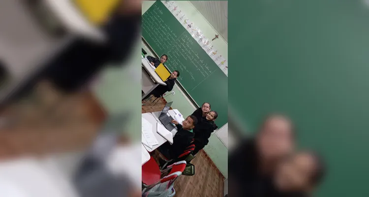 A turma realizou todas as etapas do jornal impresso da escola, desde o planejamento até a impressão.