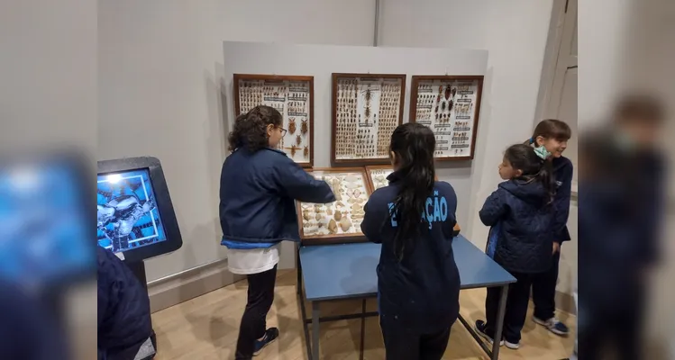 Durante a visita a turma foi dividida em grupos e guiada por profissionais.