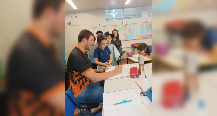 Os alunos também escreveram contos abordando o tema da exploração do trabalho infantil.