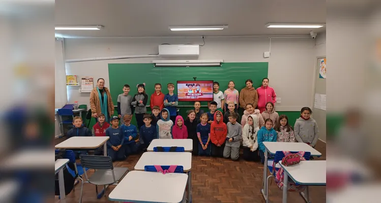 A abertura das atividades contou com uma palestra de uma psicóloga, que detalhou a temática aos educandos.