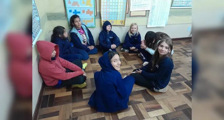 Os alunos também criaram tirinhas sobre a temática estudada.