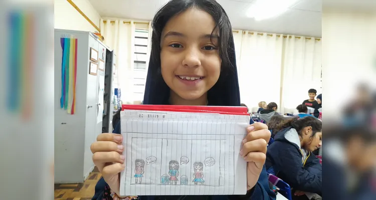Os alunos também criaram tirinhas sobre a temática estudada.
