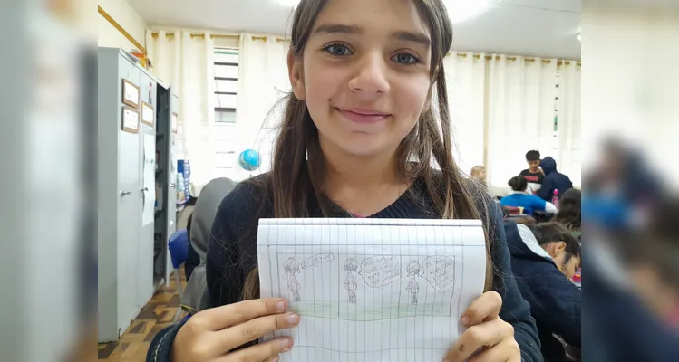 Os alunos também criaram tirinhas sobre a temática estudada.