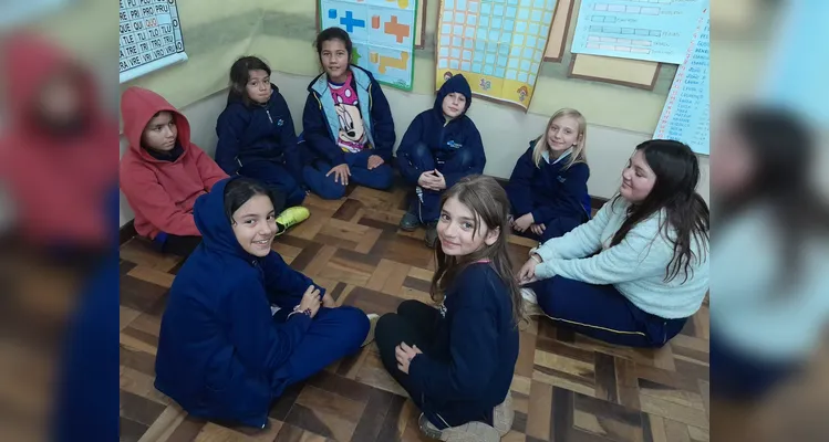 Os alunos também criaram tirinhas sobre a temática estudada.