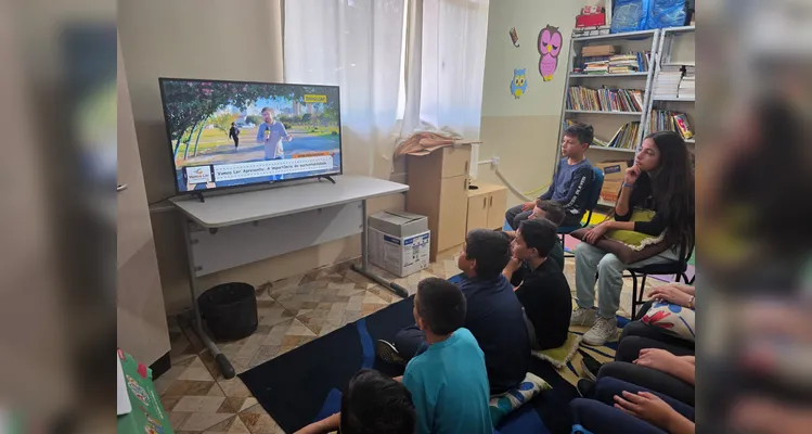 A turma assistiu aos conteúdos em formato de videoaula do Vamos Ler, participou de uma dinâmica com um agrônomo convidado, que envolveu entrevistas e o plantio de mudas e finalizou as ações visitando a Secretaria de Agricultura para uma palestra sobre o assunto.