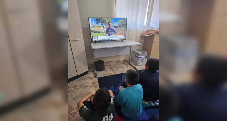 A turma assistiu aos conteúdos em formato de videoaula do Vamos Ler, participou de uma dinâmica com um agrônomo convidado, que envolveu entrevistas e o plantio de mudas e finalizou as ações visitando a Secretaria de Agricultura para uma palestra sobre o assunto.