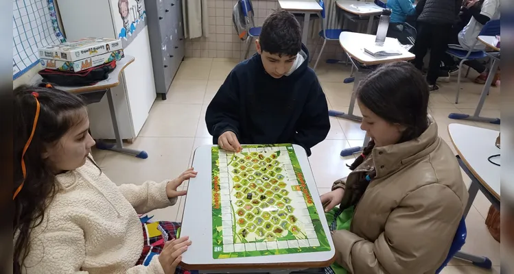 Veja como foi o trabalho em sala de aula e os registros dos alunos em casa.