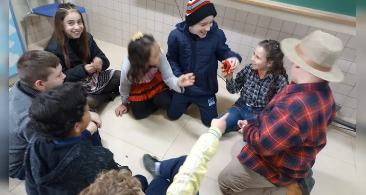 Veja como foi o trabalho em sala de aula e os registros dos alunos em casa.