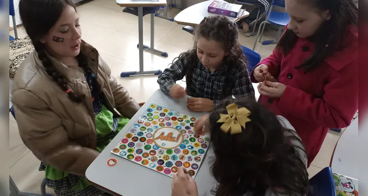 Veja como foi o trabalho em sala de aula e os registros dos alunos em casa.