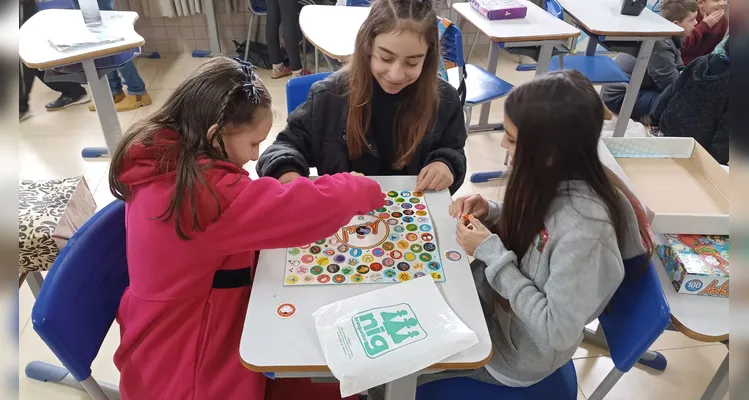 Veja como foi o trabalho em sala de aula e os registros dos alunos em casa.