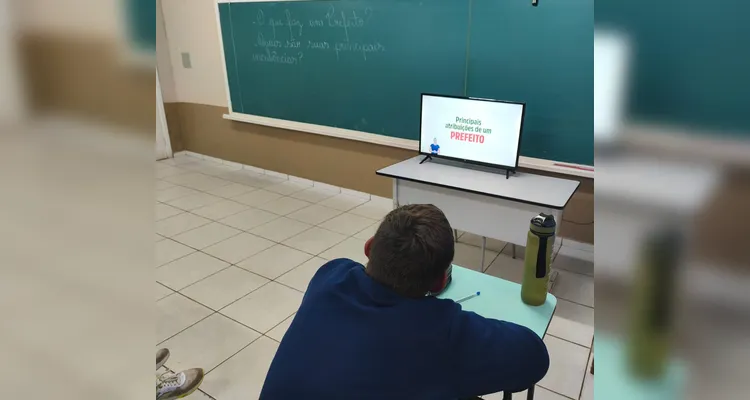 Veja a série de registros do trabalho em sala de aula e na Prefeitura.